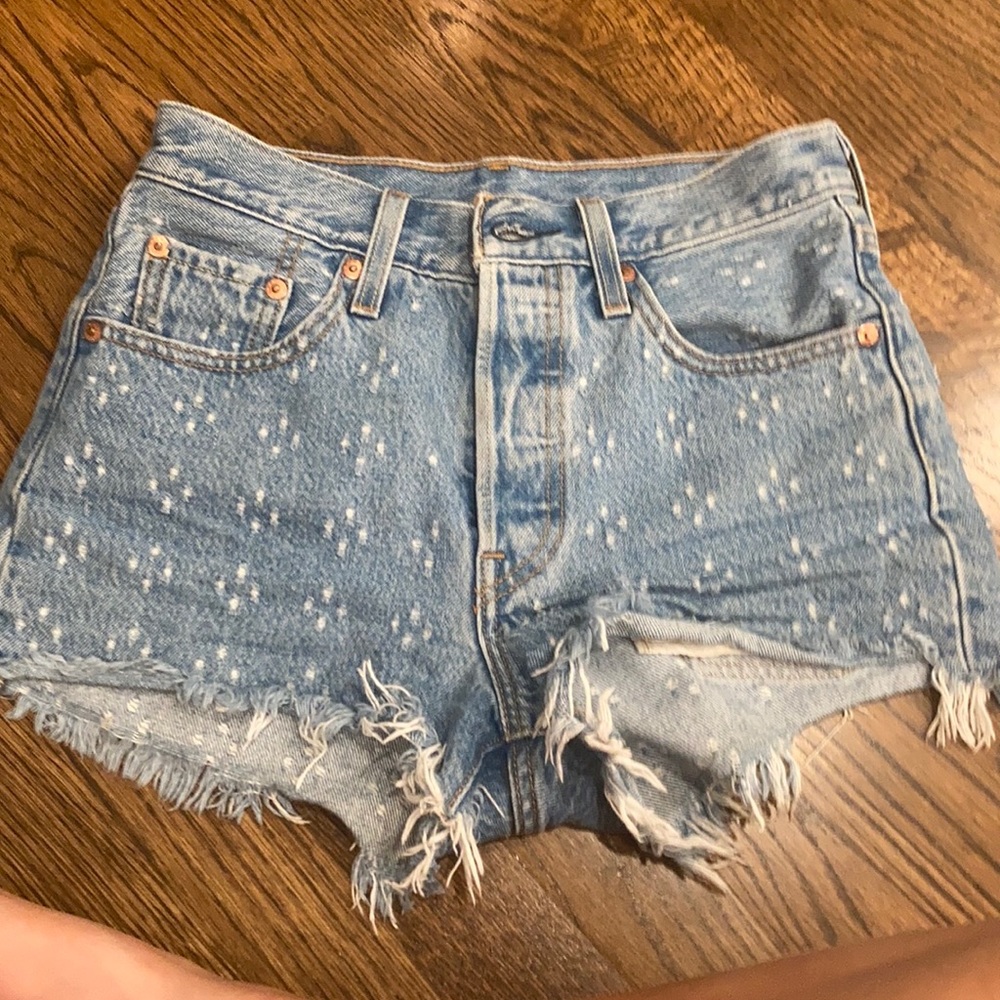 501 Levi’s size 25 distressed shorts